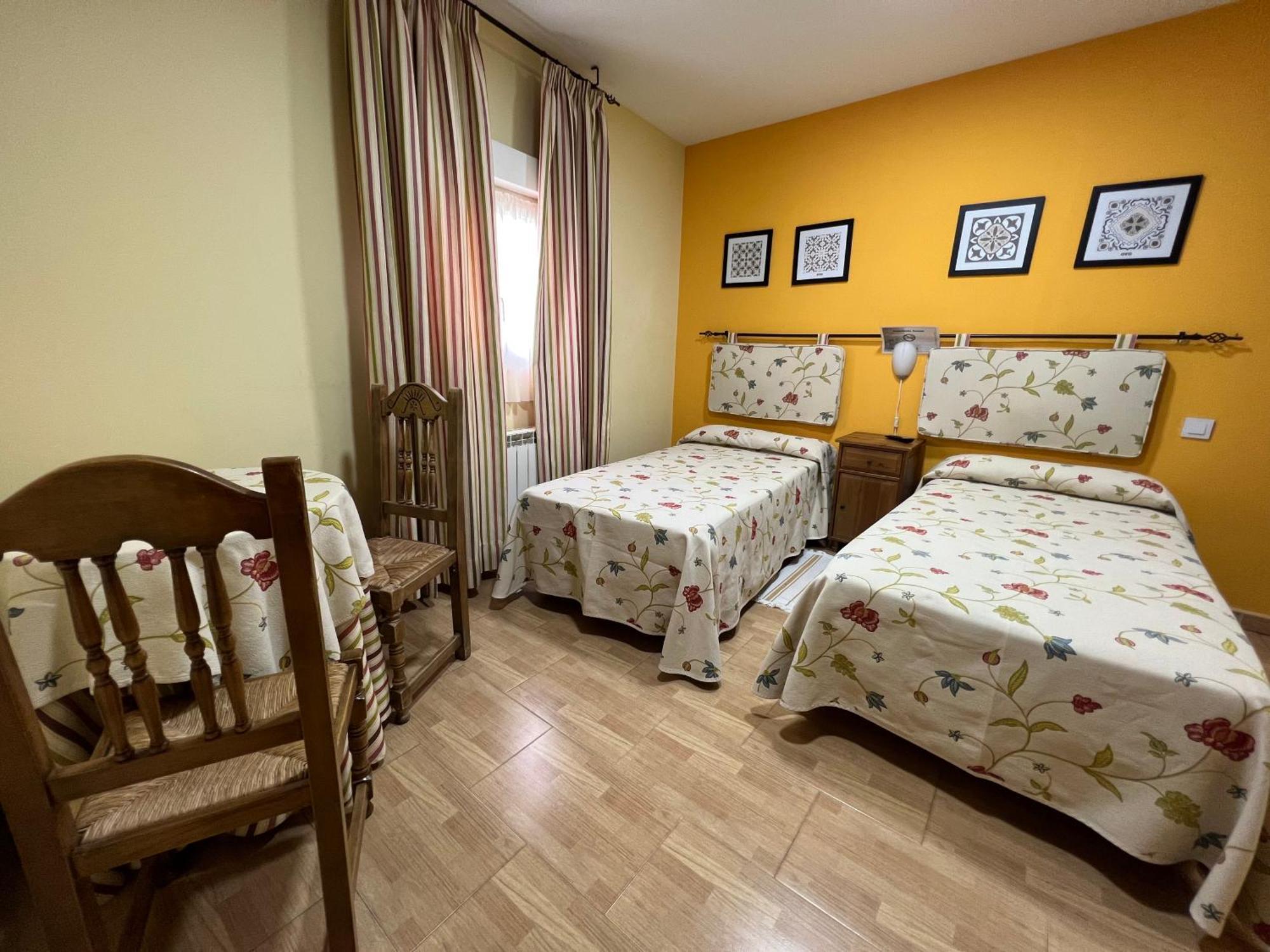 Hostal La Colmena Vicolozano Екстер'єр фото