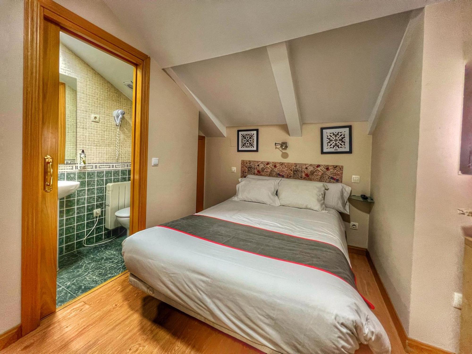 Hostal La Colmena Vicolozano Екстер'єр фото